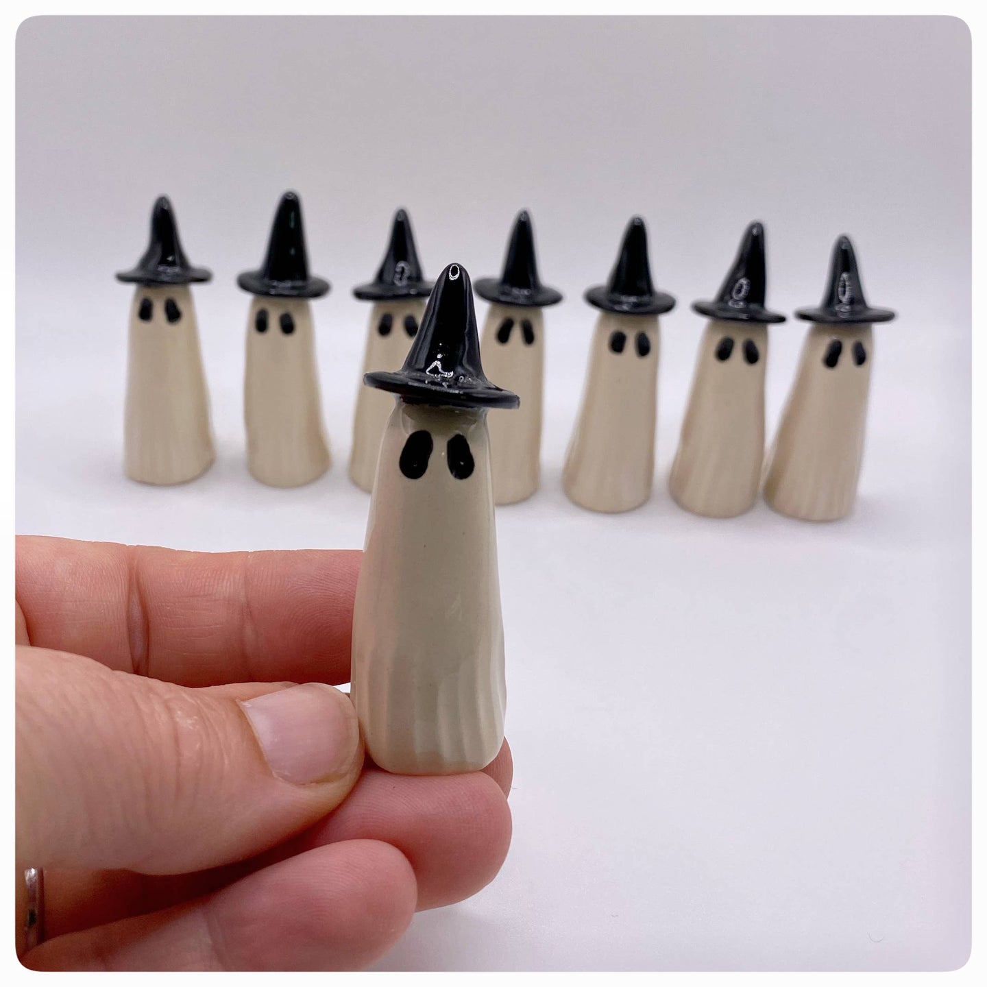 The Spookarium, Ceramic Ghosts, mini Witch Hats 6-7cm