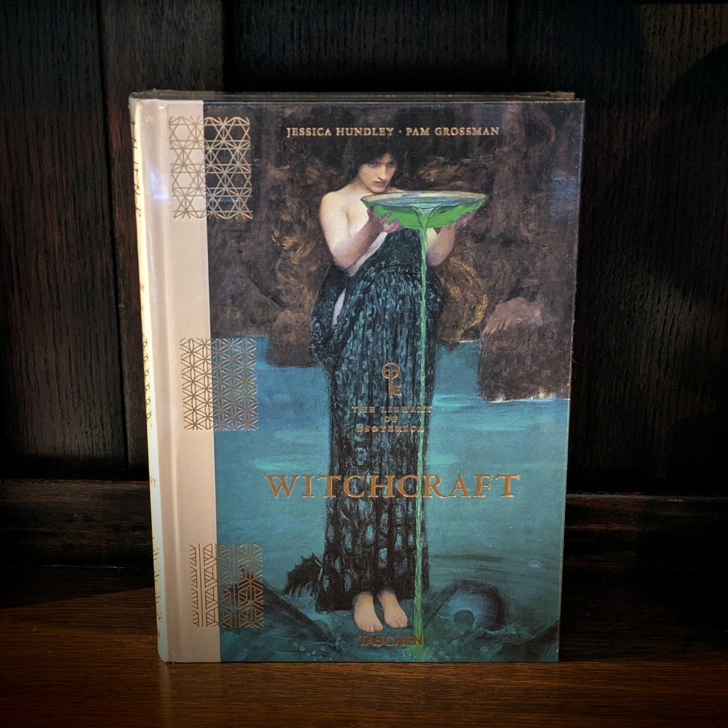 Witchcraft. The Library of Esoterica